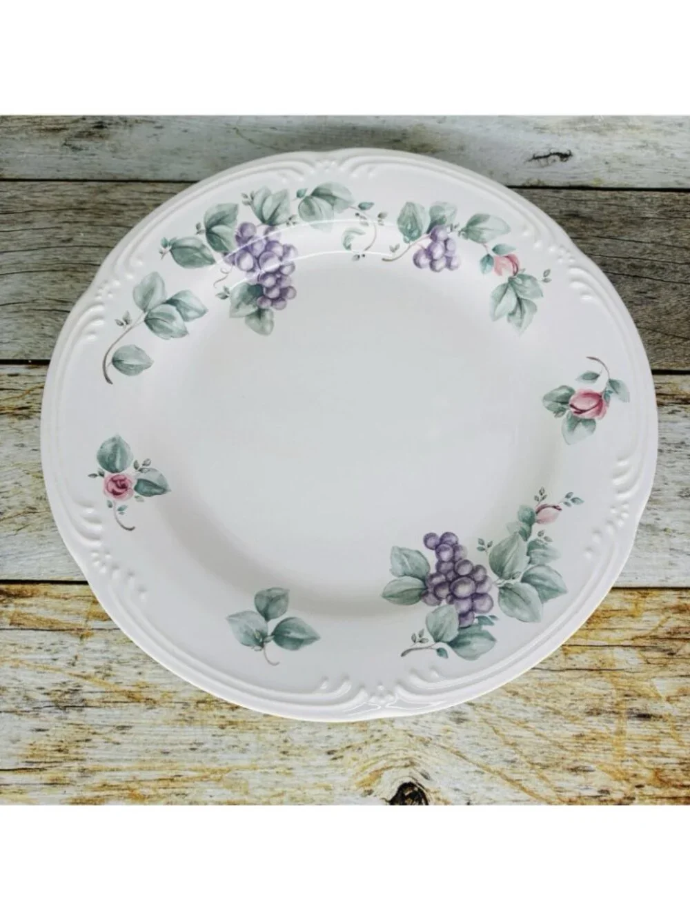 Pfaltzgraff GRAPEVINE Purple Pink Floral Stoneware Embossed Dinner Plates Set 4